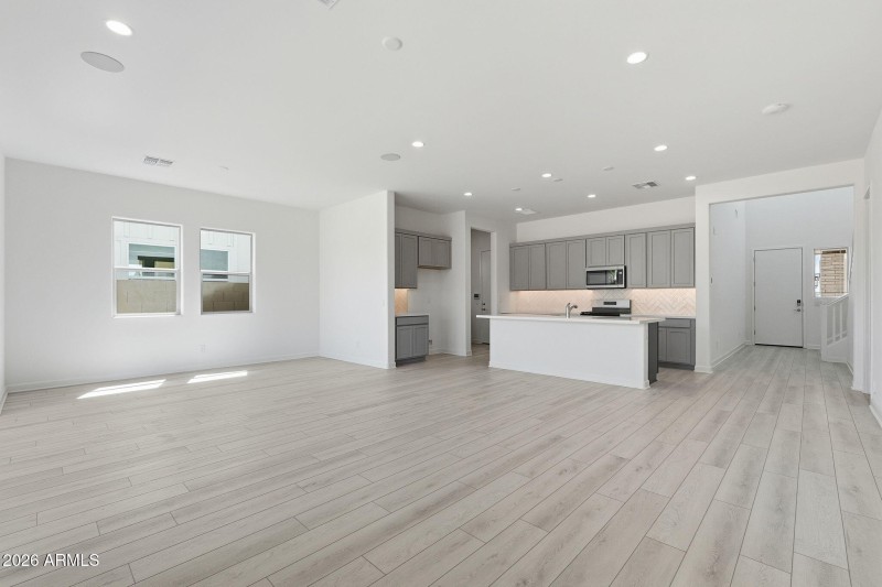Kitchen & dining