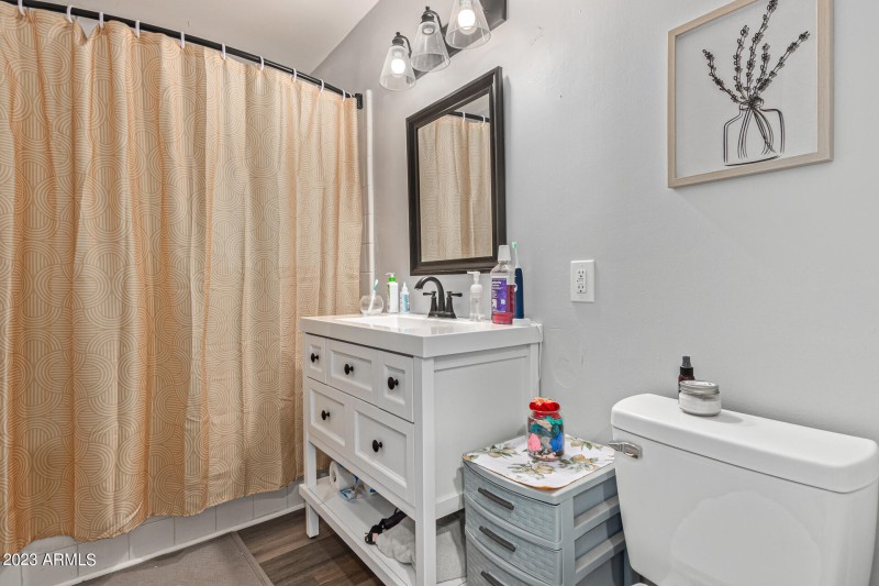 Unit 1 Bathroom #1