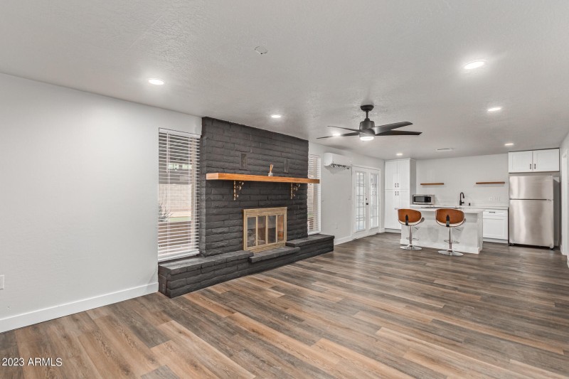 Unit 2 Livin Room 2-2