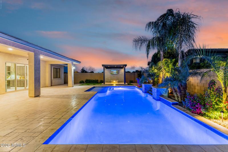 pool with Baja shelf
