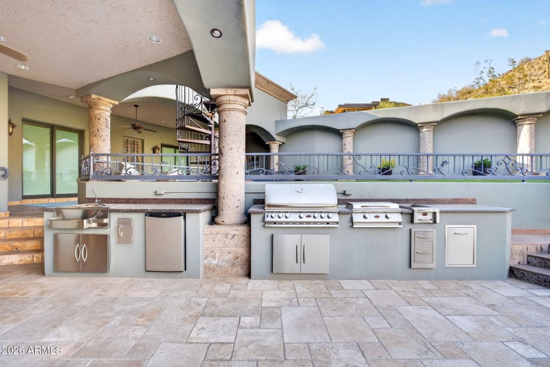 Outdoor Kitchen