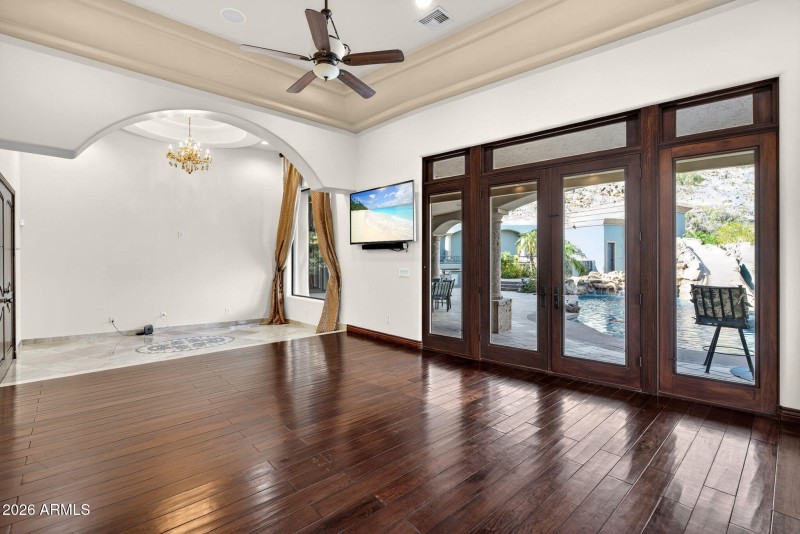 45-web-or-mls-084S Canyon Dr