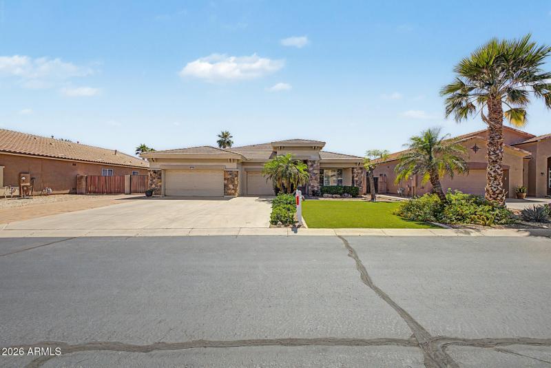 Three Car Garage