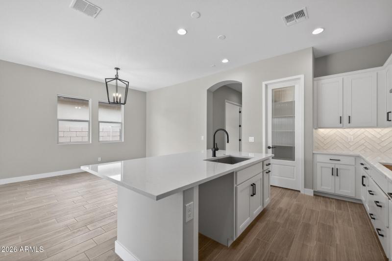 11)KITCHEN