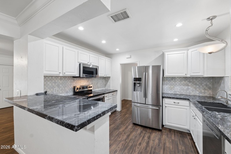 11-web-or-mls-1802-e-missouri-ave