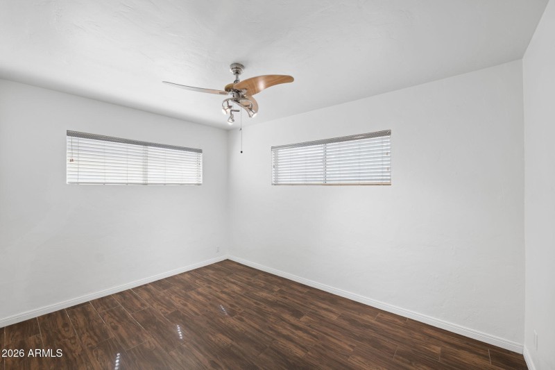 18-web-or-mls-1802-e-missouri-ave