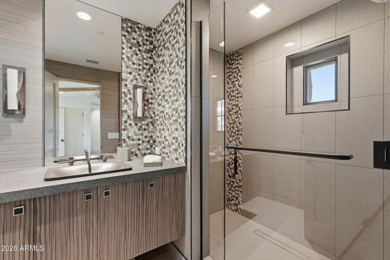 035_Office Ensuite