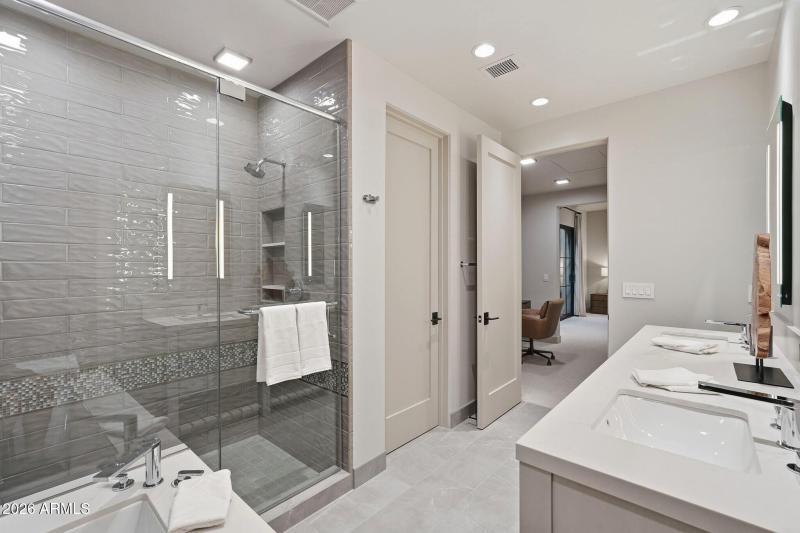 047_Guest Ensuite 2