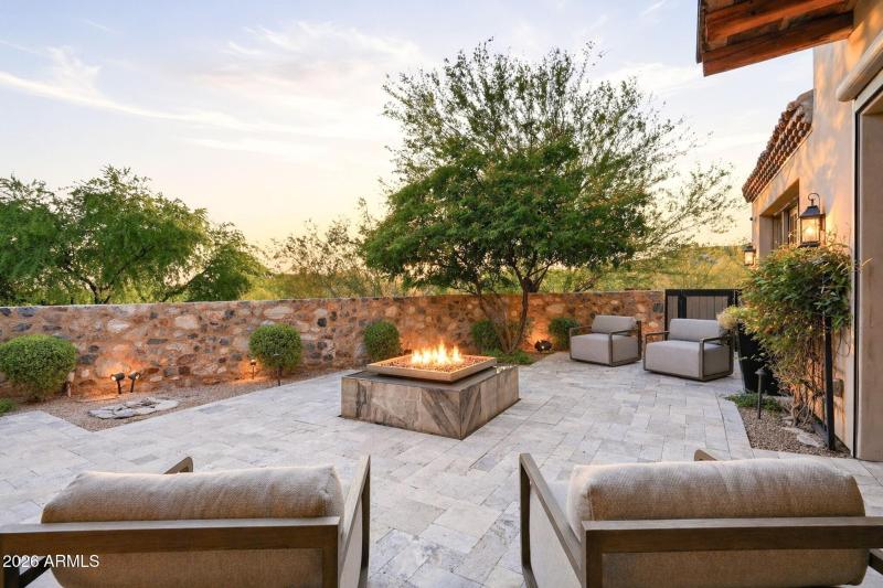 048_Patio Views