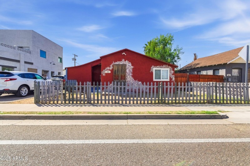 7-custom-1025 E Roosevelt St-7