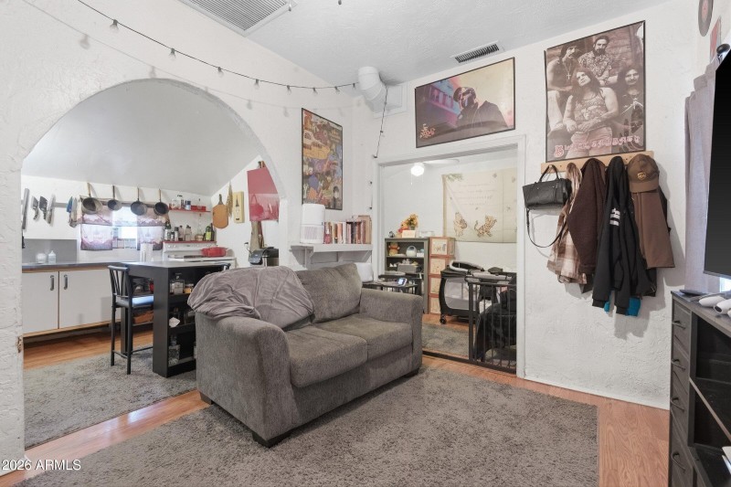 12-custom-1025 E Roosevelt St-12