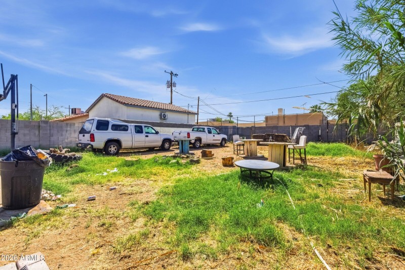 21-custom-1025 E Roosevelt St-21