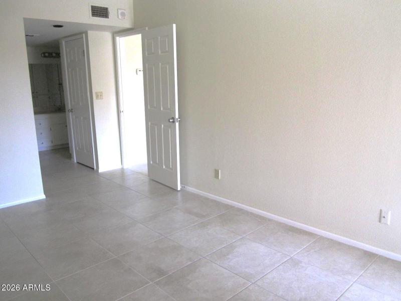 11 419 PRIMARY BR TO VANITY AREA