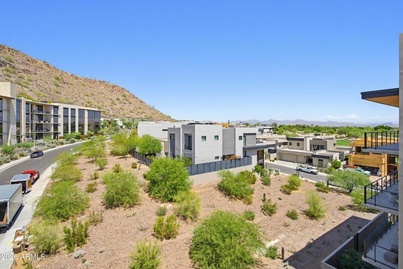 B405 Camelback & McDowell Mtn Views 2
