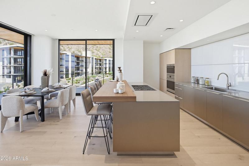 B405 Kitchen & Dining