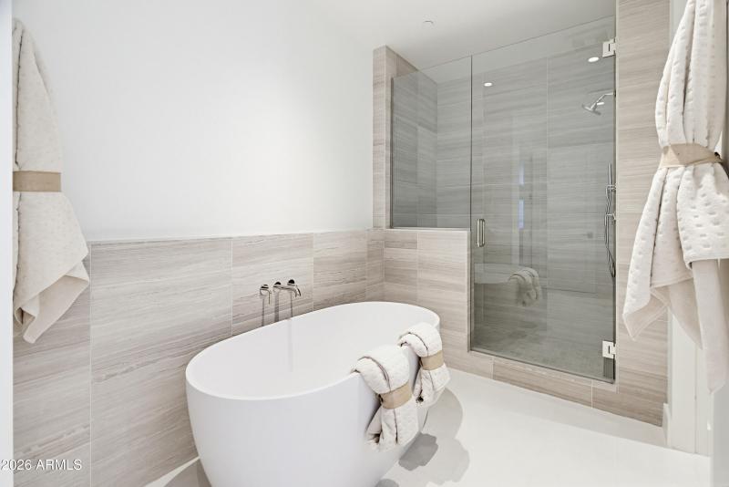 B405 Master Bathroom 3