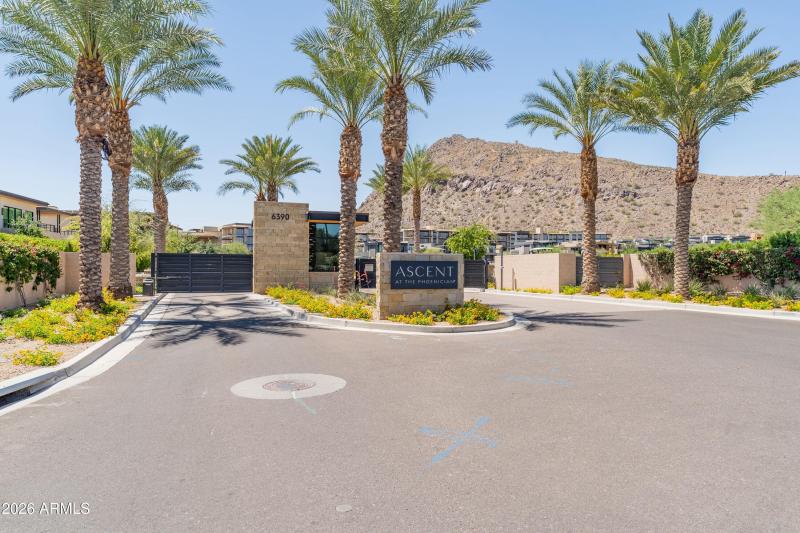 4849 N Camelback Ridge Dr-1