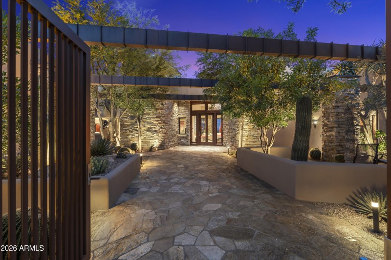 003_Courtyard