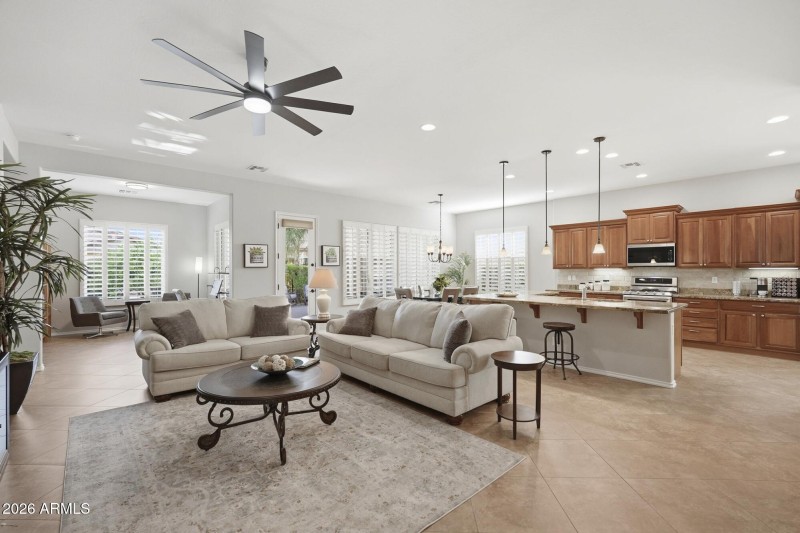 837 E Vesper Trail
