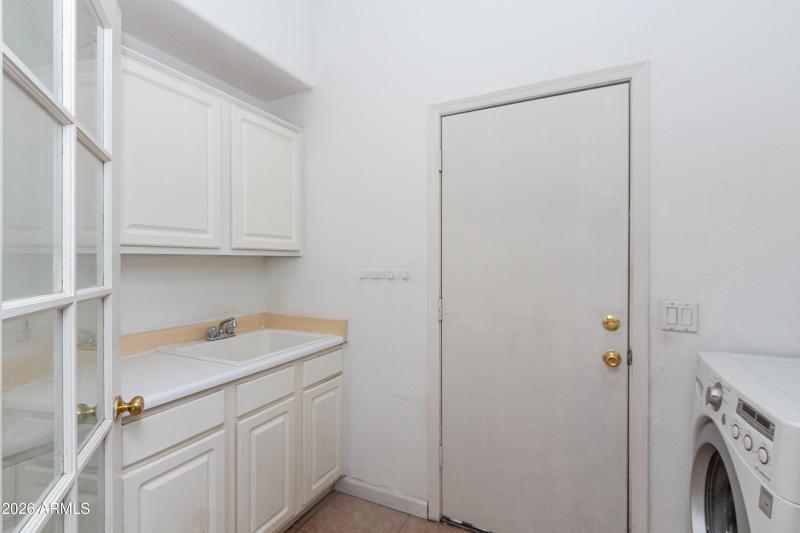 Blaine-3317 W Via Del Sol Dr-16