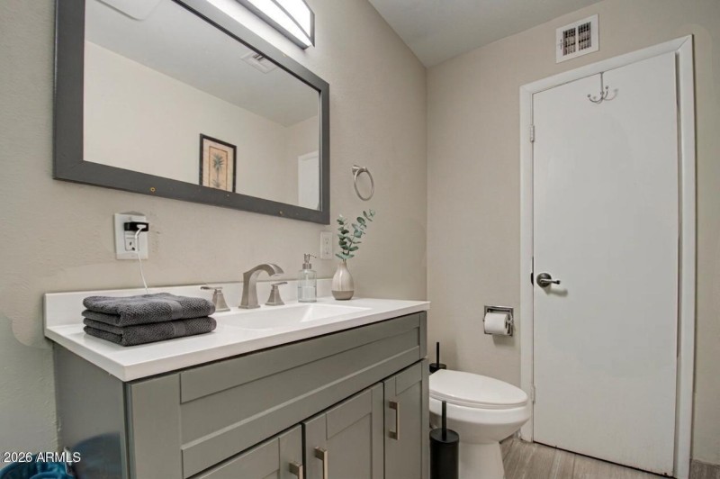 Bathroom 2-pic 2