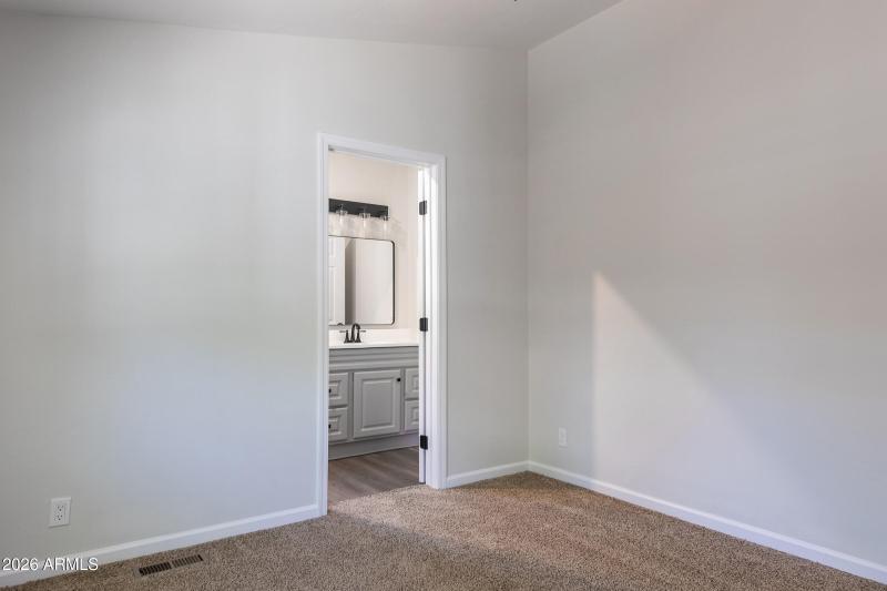 255 Oak 024