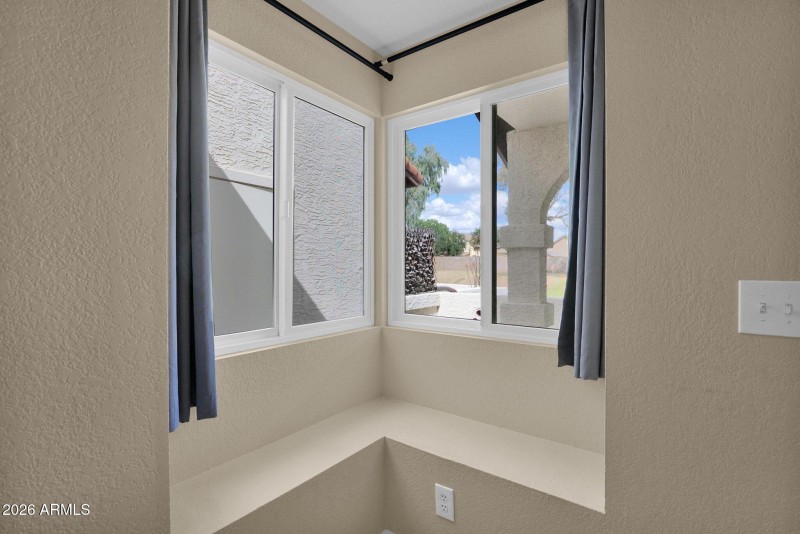 13-web-or-mls-P1647314