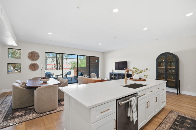 Kitchen/Dining
