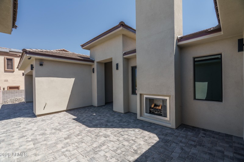 4) FRONT COURTYARD