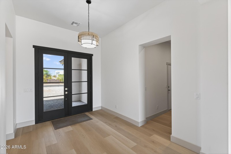 10) FOYER