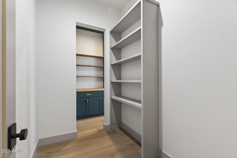 19) PANTRY