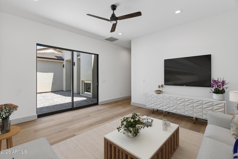 40VS) TEEN ROOM