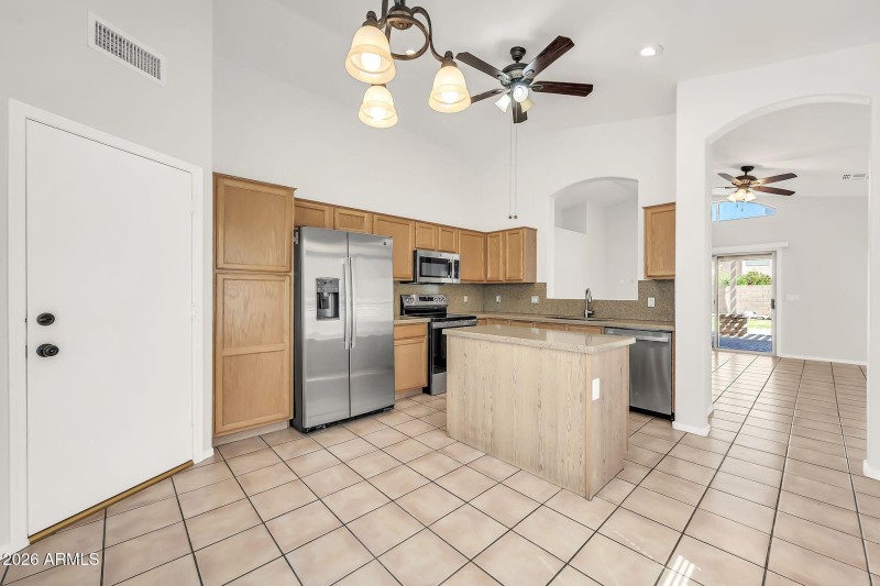 1284 W Kingbird Dr-11