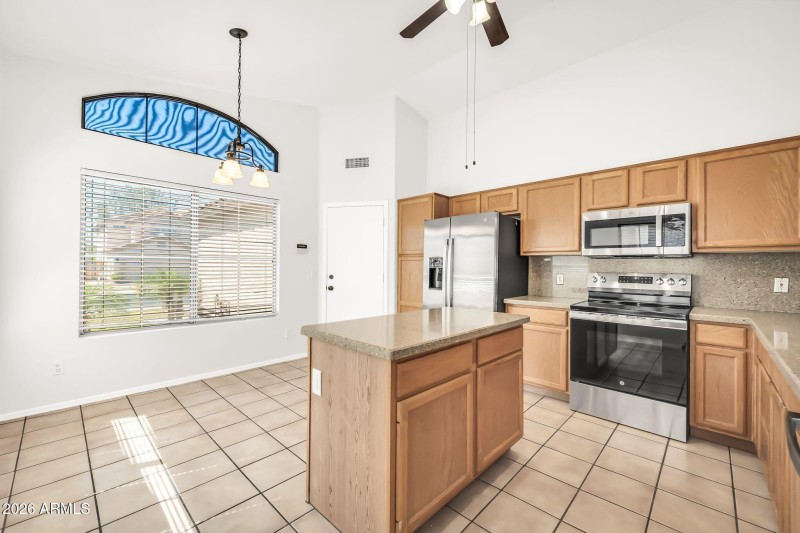 1284 W Kingbird Dr-12