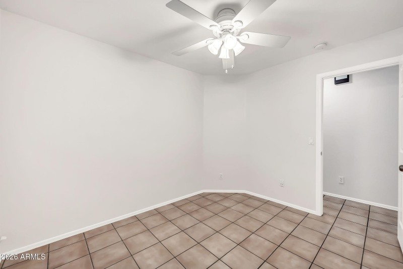 1284 W Kingbird Dr-19