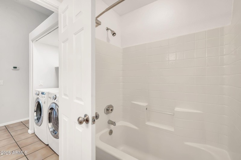 1284 W Kingbird Dr-23