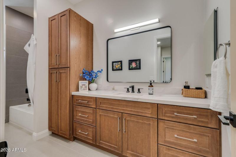 28th Hall Bath 3