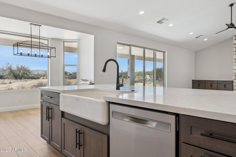 16-web-or-mls-13653-e-aloe-vera-dr - Cop