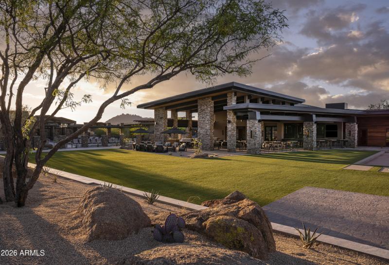 Mountain House Lodge Lawn