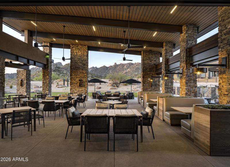 Mountain House Lodge Patio 3