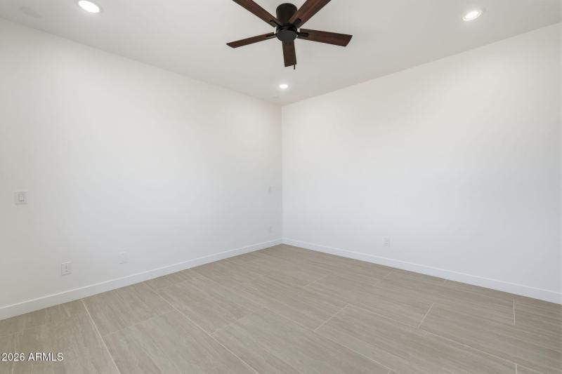 392 W Lincoln Ave