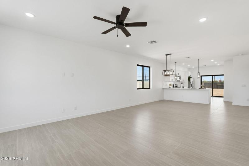 392 W Lincoln Ave