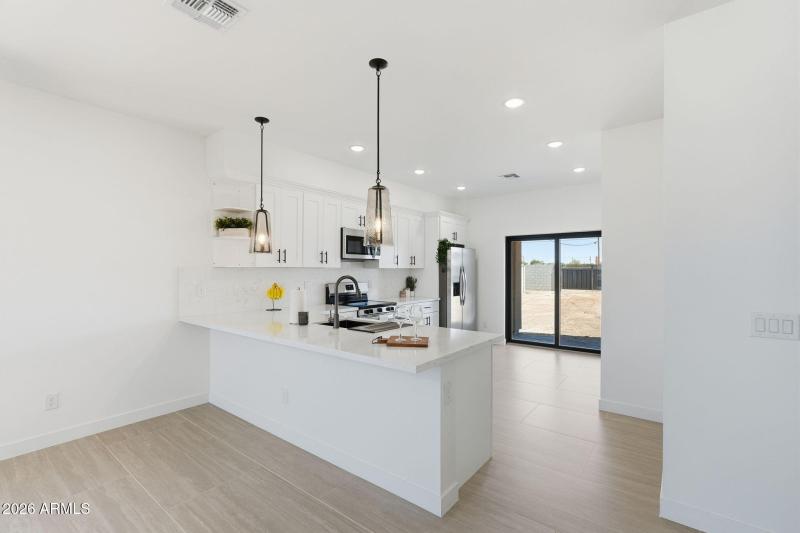 392 W Lincoln Ave