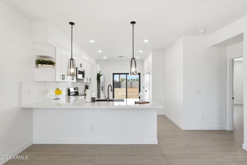 392 W Lincoln Ave
