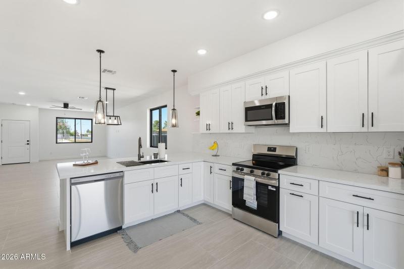 392 W Lincoln Ave