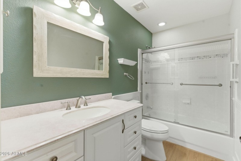 1st floor Full bathroom
