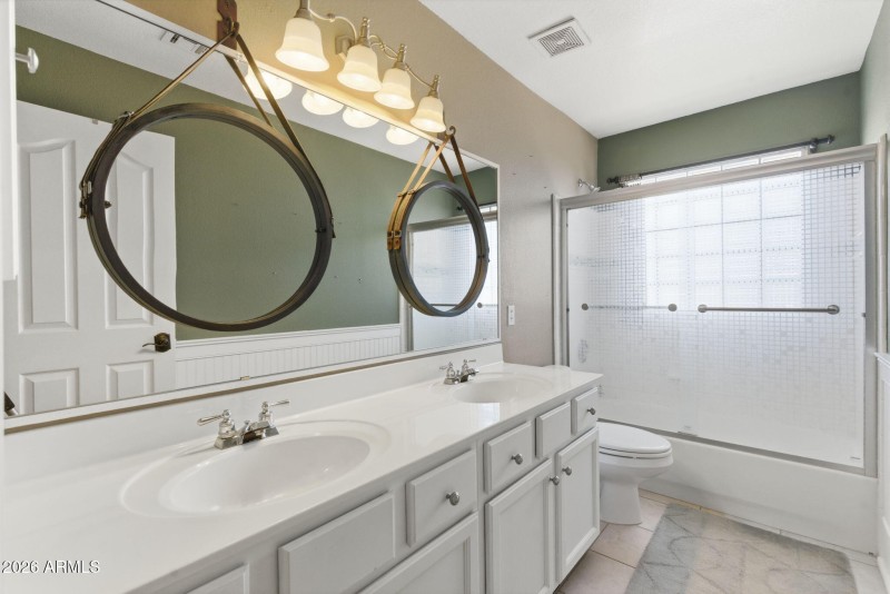 Upstairs full bathroom