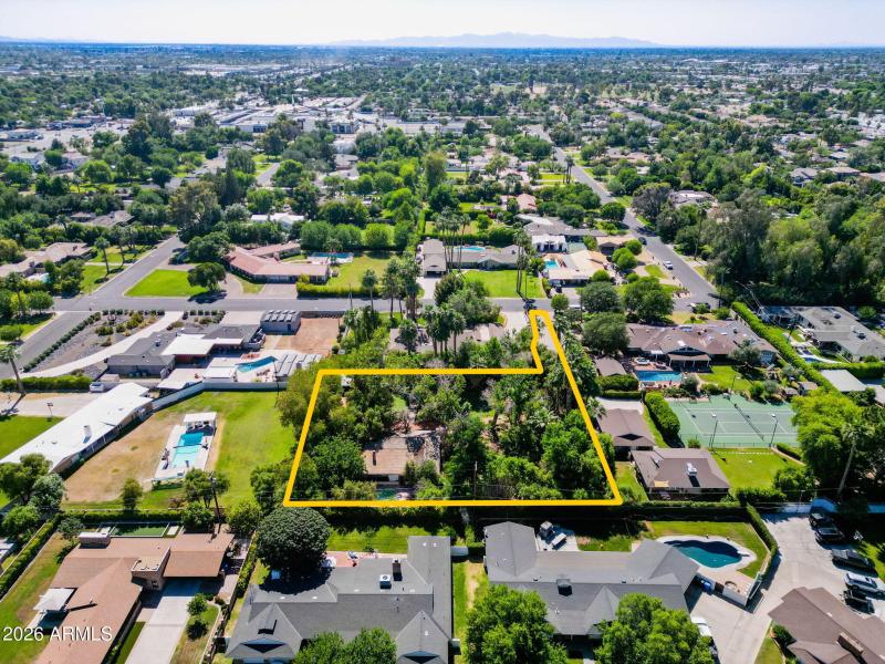 22-web-or-mls-6121 N 3rd Ave-22