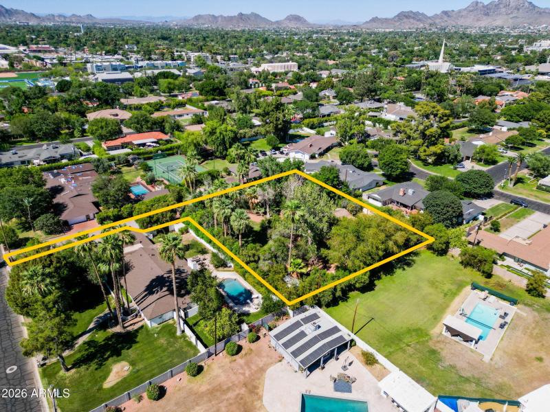 16-web-or-mls-6121 N 3rd Ave-16