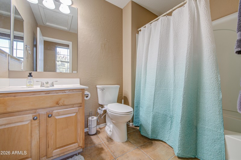 Bathroom 1-pic 2